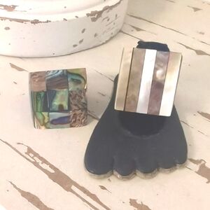 ⭐⭐ READ!⭐Vintage "Mother Of Pearl On Black Bakelite" Rings X 2⭐